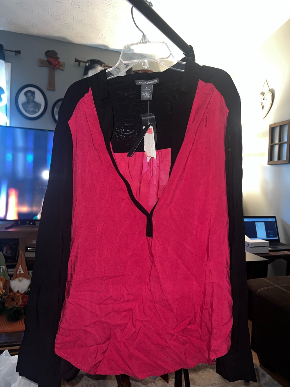 Chelsea & Theodore Two-Tone V-Neck Blouse in Pink and Black